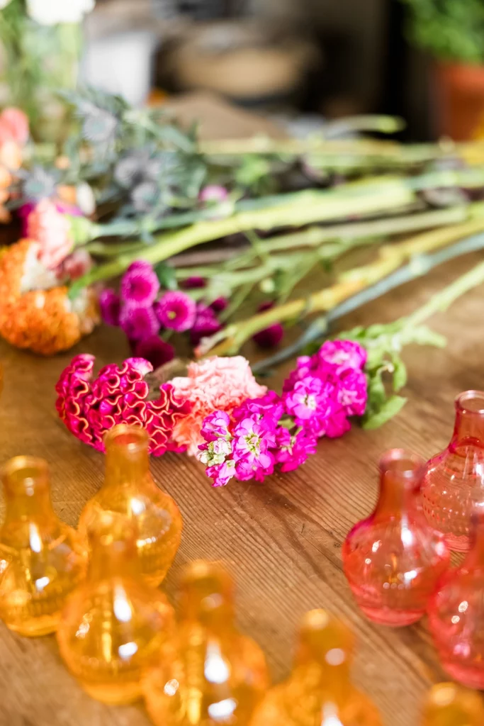 Fleurs & vases transparents